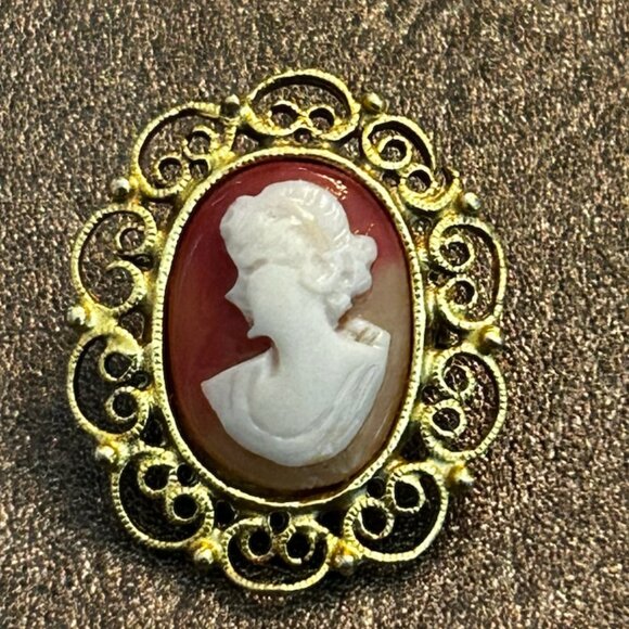 Jewelry - Vintage Ornate Carved Shell Cameo Brooch